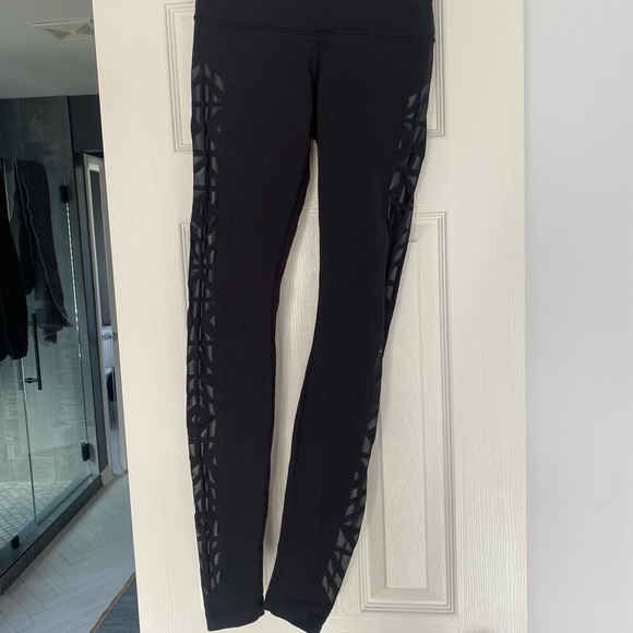 lululemon athletica Pants - lululemon size 4 tribal leg pants